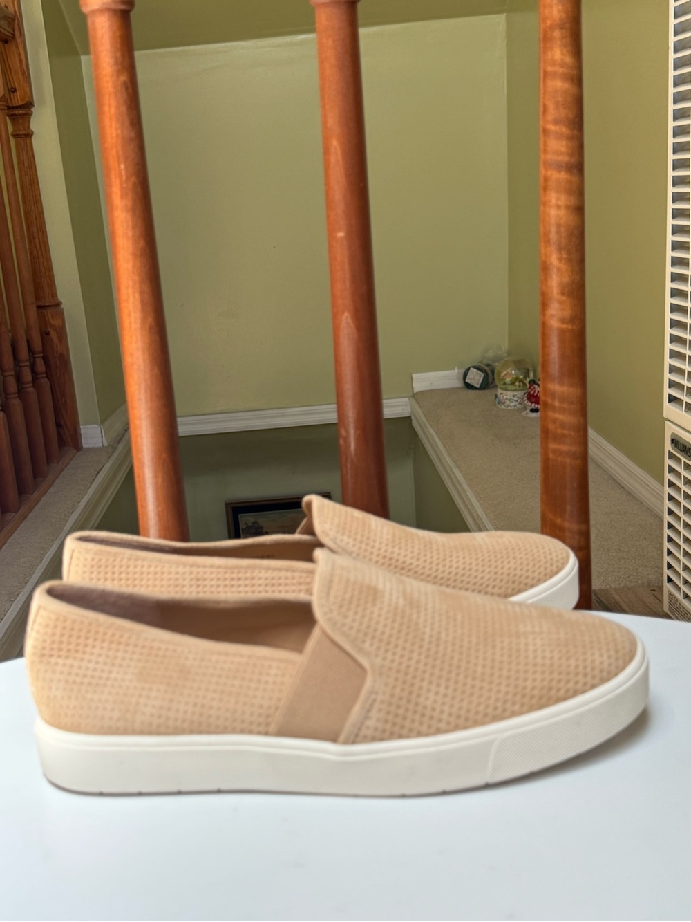Vince tan blade Perforated Slip-On Sneakers size 8M women H42N8